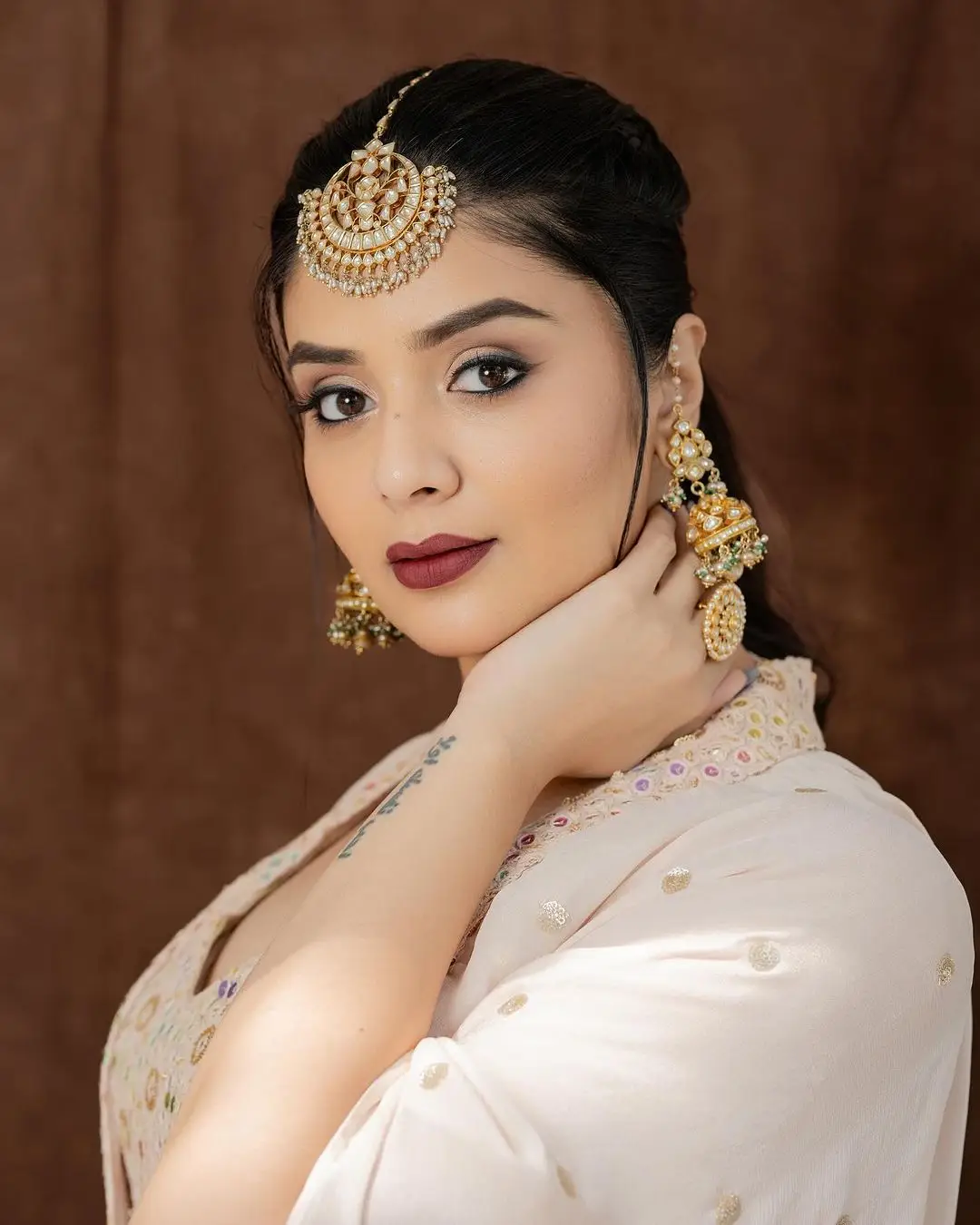 ETV ACTRESS SREEMUKHI IN WHITE GOWN